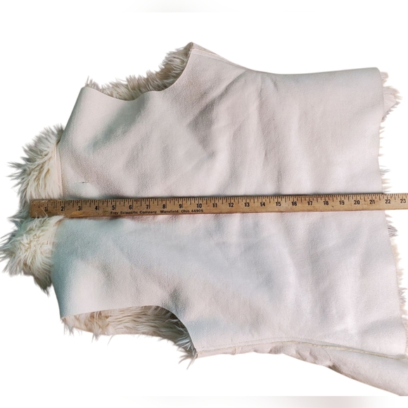 Pistachio Women's Cream Faux Fur Vest. MED - Picture 10 of 10